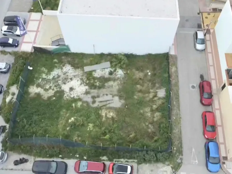 Plot - Land в продаже в Estepona, Málaga. Площадь участка 594 м²