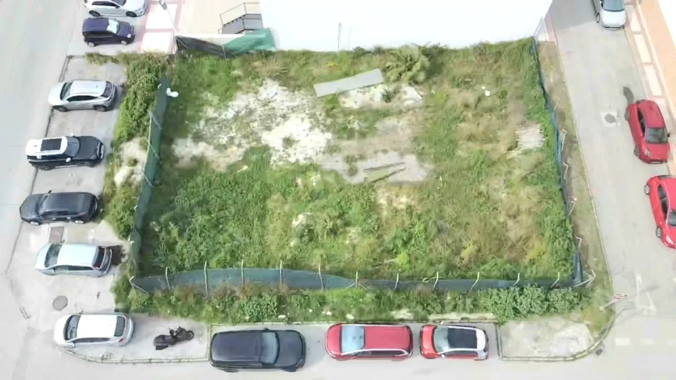 Plot - Land в продаже в Estepona, Málaga. Площадь участка 594 м²