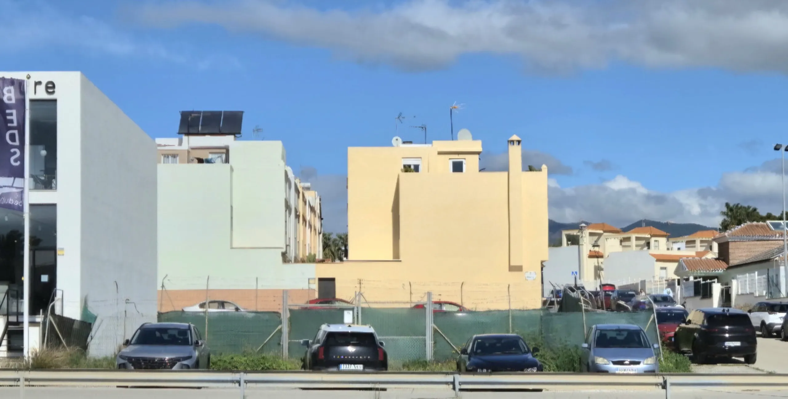 Plot - Land в продаже в Estepona, Málaga. Площадь участка 594 м²