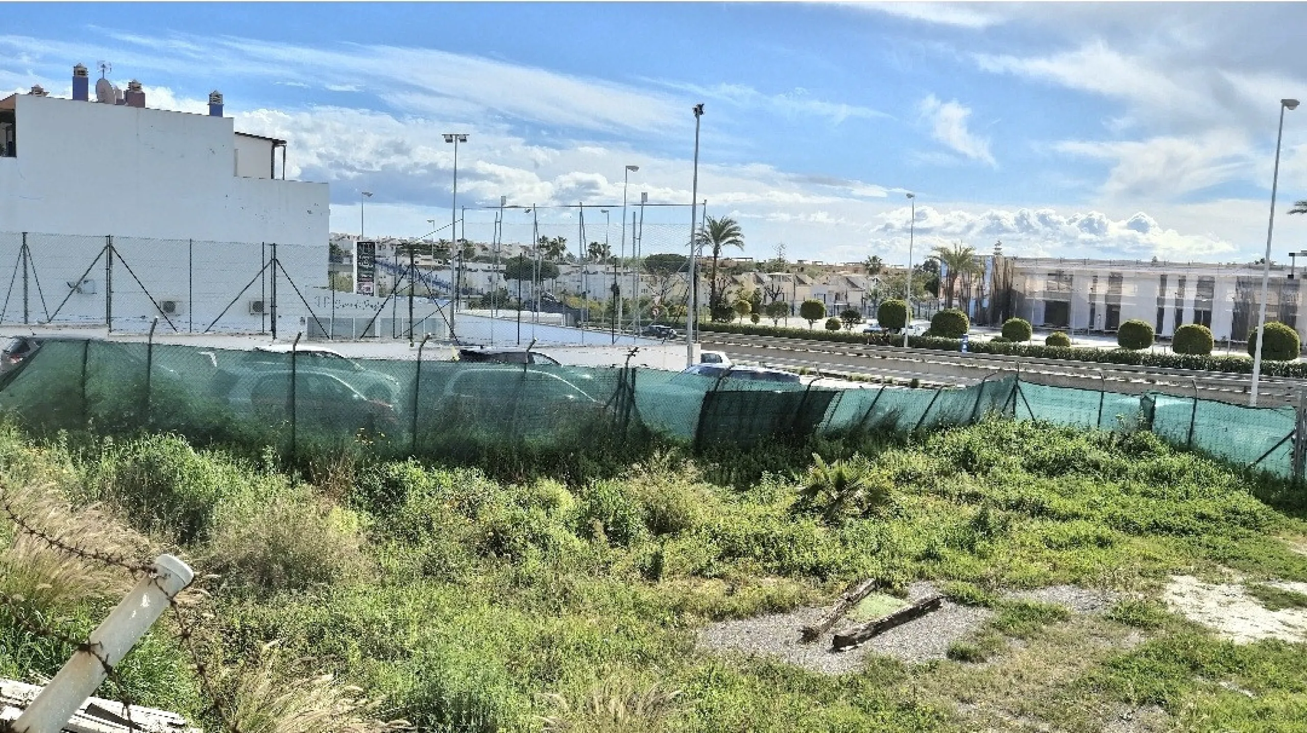 Plot - Land в продаже в Estepona, Málaga. Площадь участка 594 м²