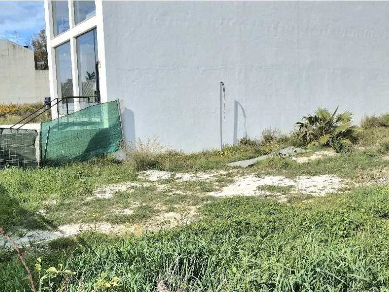 Plot - Land в продаже в Estepona, Málaga. Площадь участка 594 м²