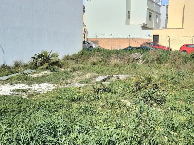 Plot - Land в продаже в Estepona, Málaga. Площадь участка 594 м²