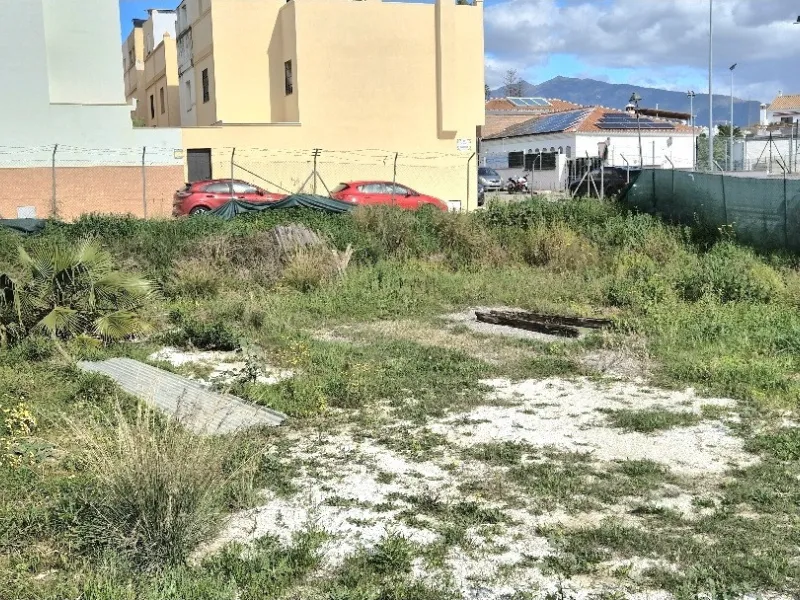 Plot - Land в продаже в Estepona, Málaga. Площадь участка 594 м²