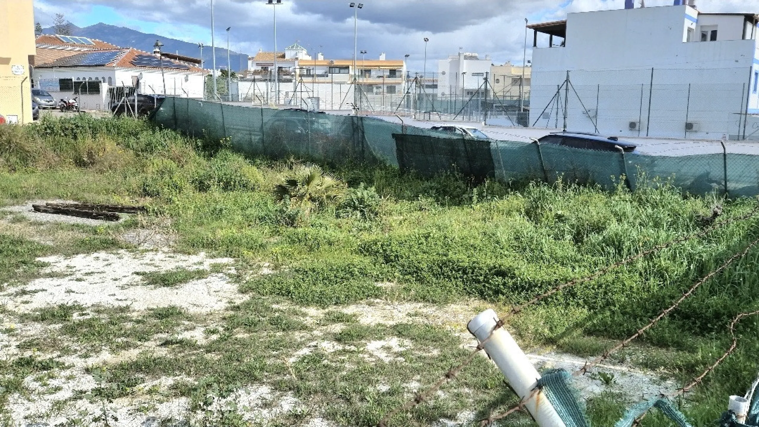 Plot - Land в продаже в Estepona, Málaga. Площадь участка 594 м²