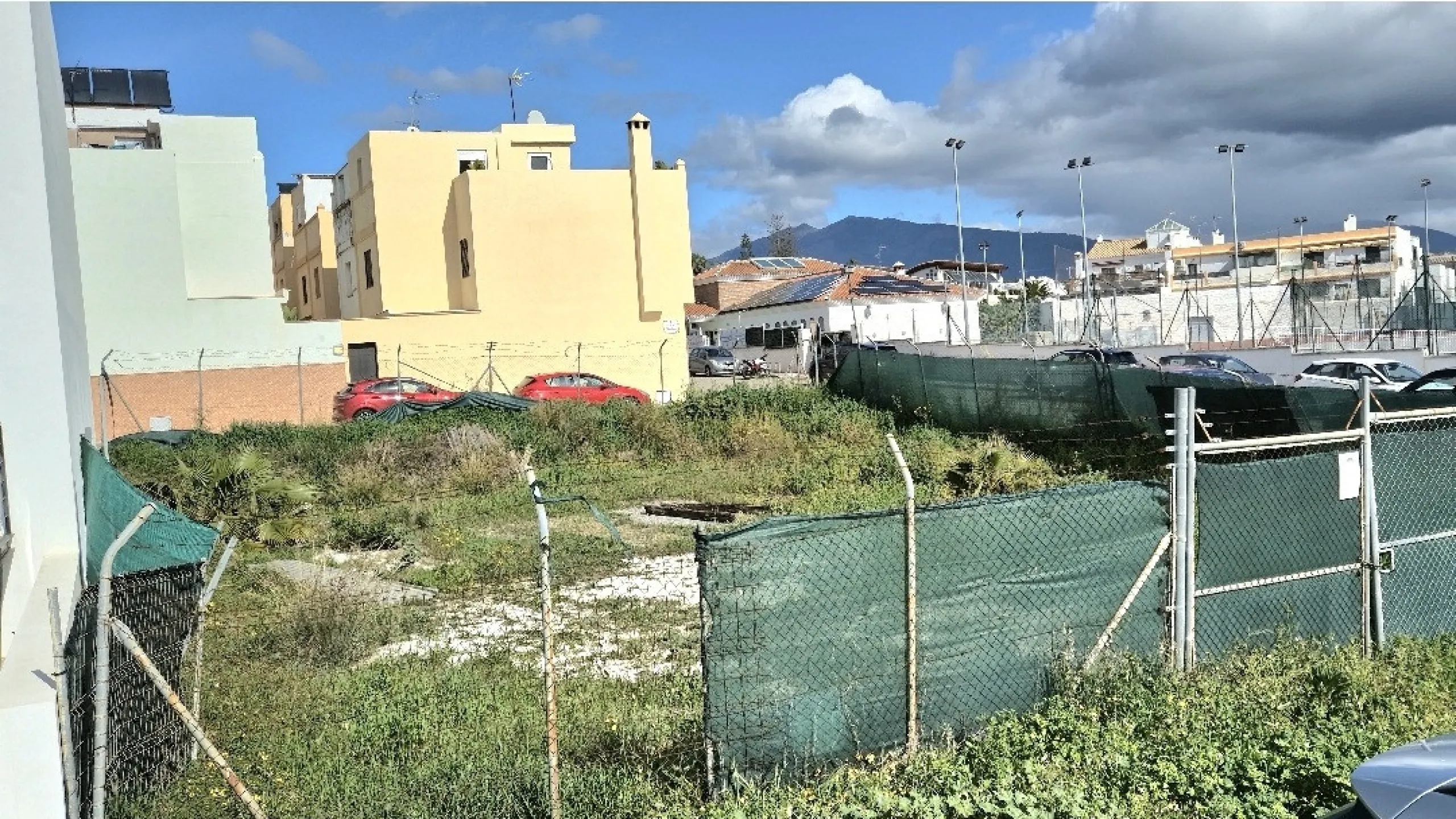 Plot - Land в продаже в Estepona, Málaga. Площадь участка 594 м²