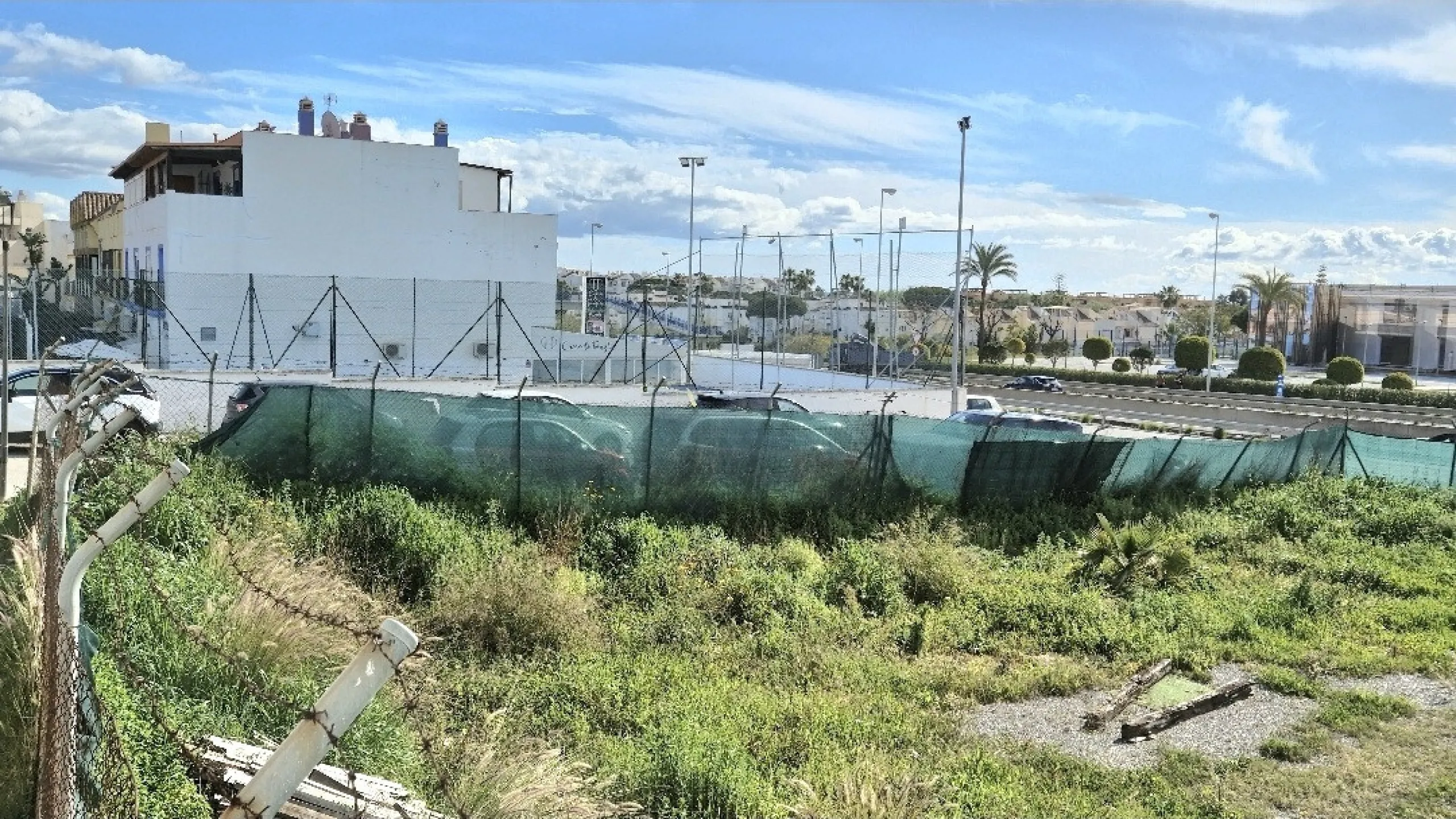 Plot - Land в продаже в Estepona, Málaga. Площадь участка 594 м²