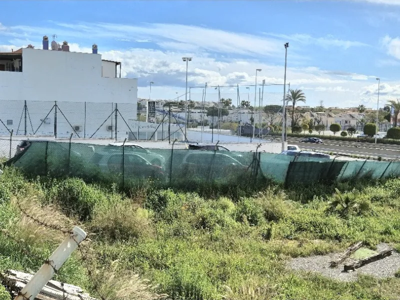 Plot - Land в продаже в Estepona, Málaga. Площадь участка 594 м²