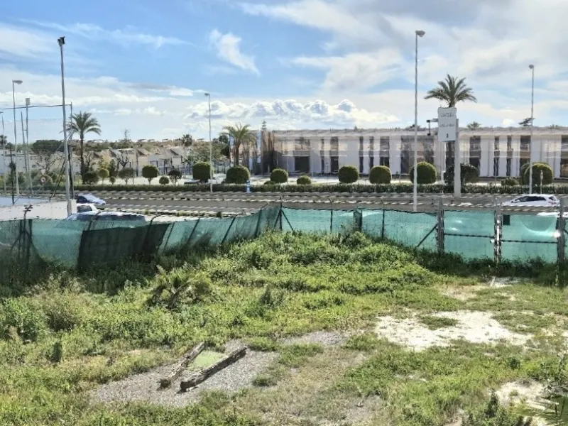 Plot - Land в продаже в Estepona, Málaga. Площадь участка 594 м²