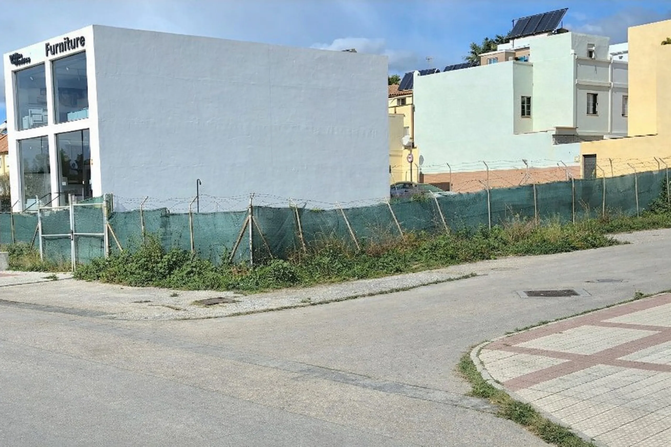 Plot - Land в продаже в Estepona, Málaga. Площадь участка 594 м²