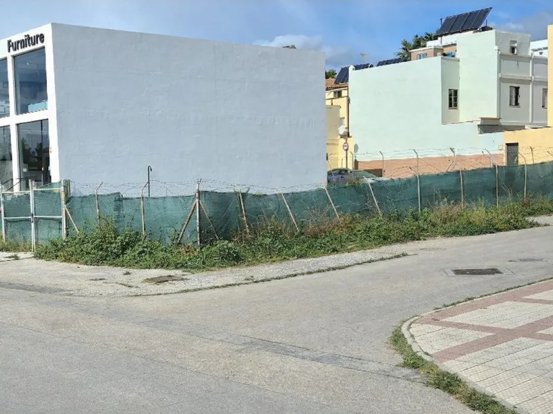 Plot - Land в продаже в Estepona, Málaga. Площадь участка 594 м²