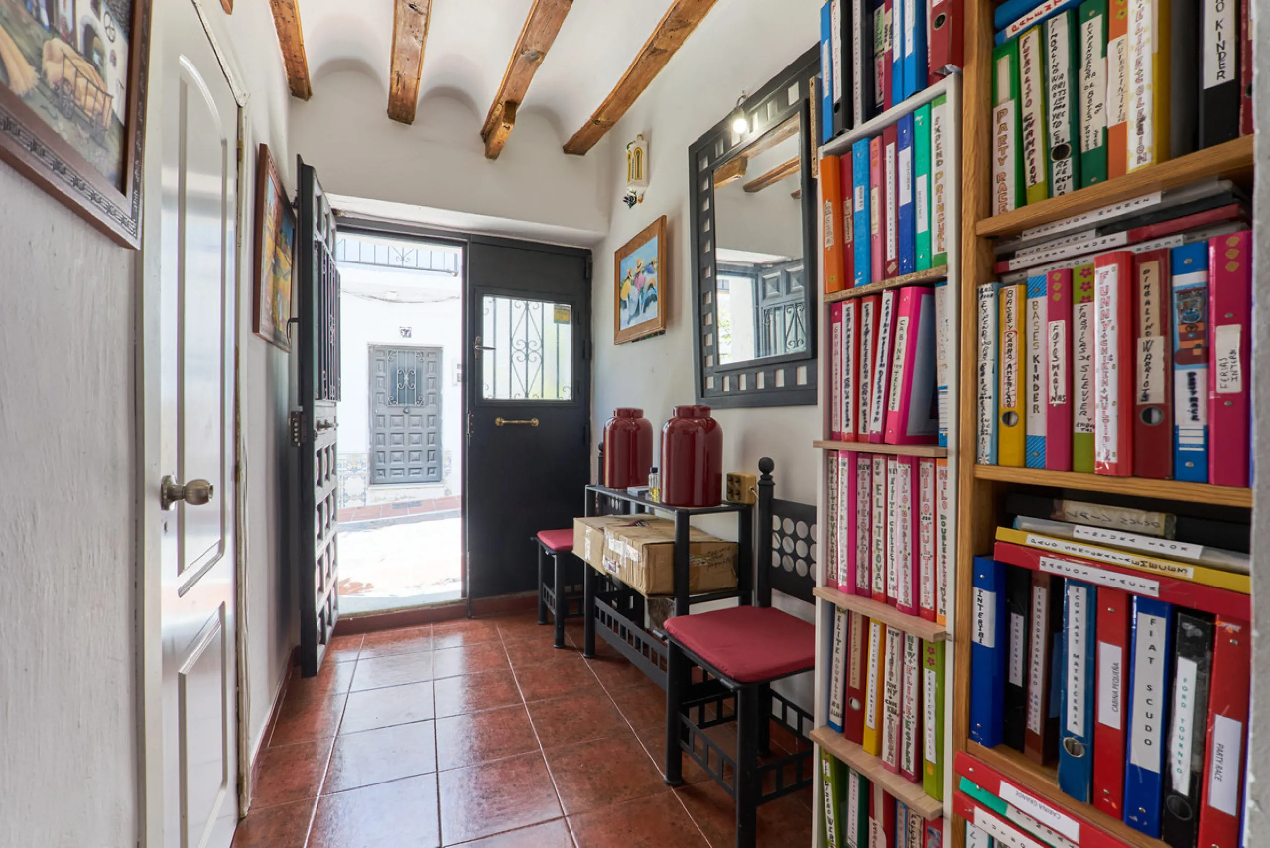 Located in the charming old town of Marbella, this 3-story property with a closed rooftop offers a unique opportunity in an area full of history, just steps away from beautiful flowered alleys, squares, and the Castle. The 1st floor features spacious room