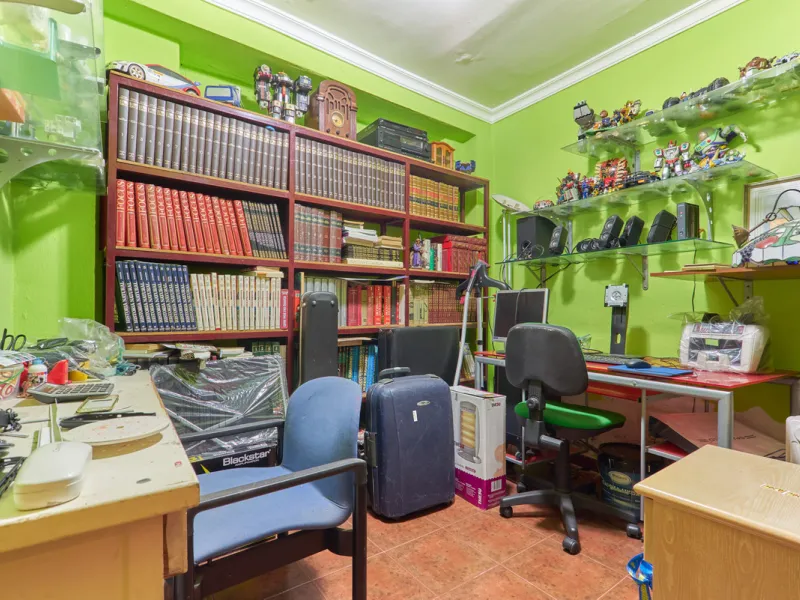 Located in the charming old town of Marbella, this 3-story property with a closed rooftop offers a unique opportunity in an area full of history, just steps away from beautiful flowered alleys, squares, and the Castle. The 1st floor features spacious room