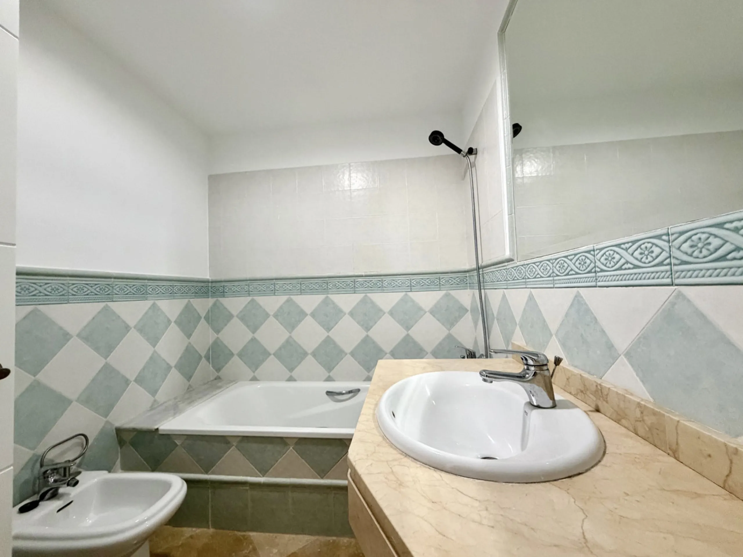 Located in Bahía de Casares, just a 2-minute walk from the beach via a convenient pedestrian tunnel, this apartment stands out for its impressive 100 m² private terrace offering beautiful views over the surrounding nature and partial sea views, creating a
