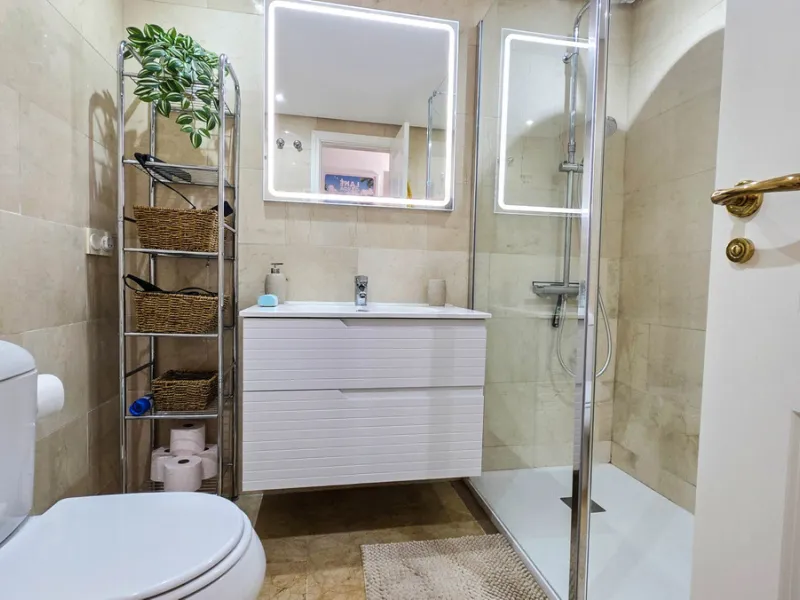 Ideally positioned on the frontline between San Luis de Sabinillas and La Duquesa, this well-presented apartment offers unobstructed panoramic sea views and a location that places both the beach and marina within easy walking distance. Set within a sought