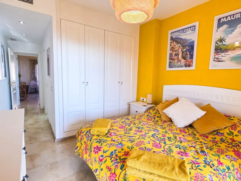 Ideally positioned on the frontline between San Luis de Sabinillas and La Duquesa, this well-presented apartment offers unobstructed panoramic sea views and a location that places both the beach and marina within easy walking distance. Set within a sought