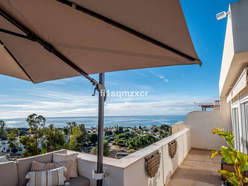 This unique corner penthouse with extraordinary views is located just a few minutes' walk from one of Marbella's most beautiful beaches, home to the best beach clubs, chiringuitos, and beach restaurants. The property has been completely redesigned and mod