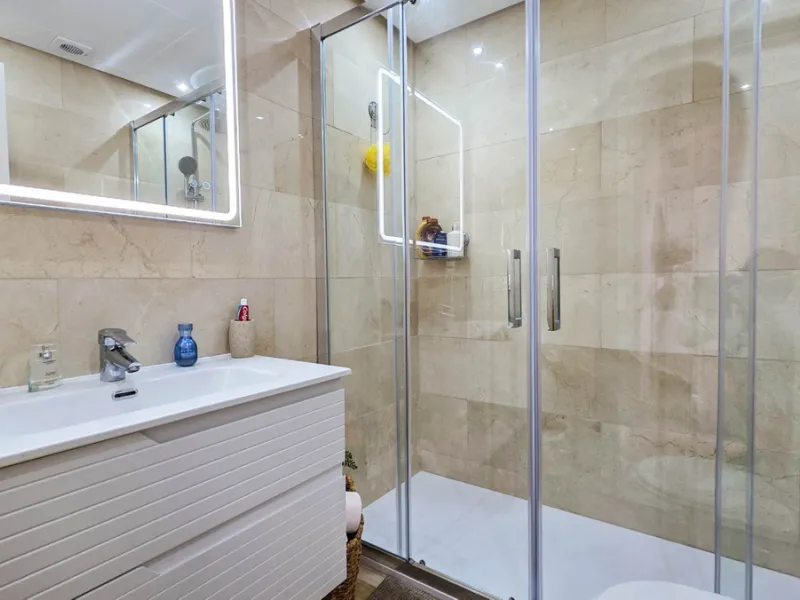 Ideally positioned on the frontline between San Luis de Sabinillas and La Duquesa, this well-presented apartment offers unobstructed panoramic sea views and a location that places both the beach and marina within easy walking distance. Set within a sought