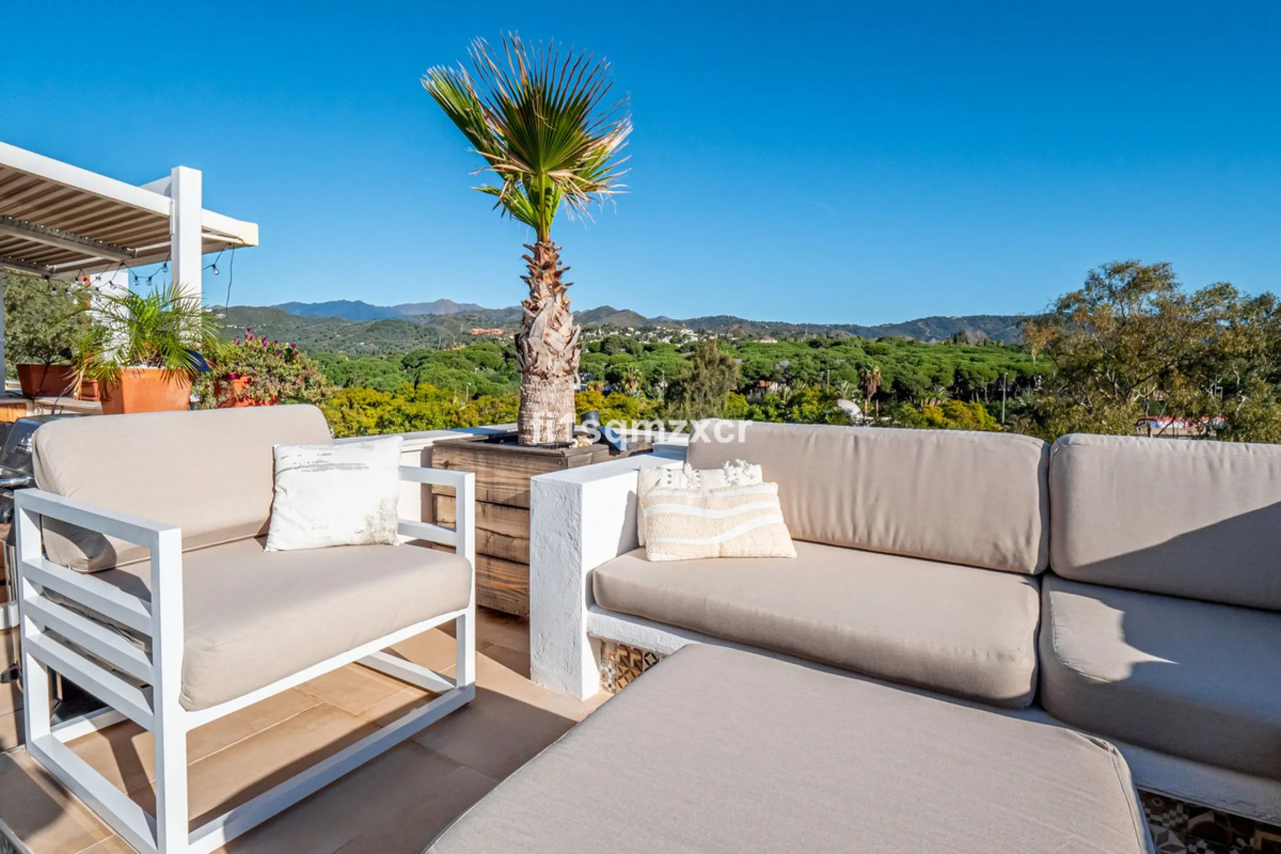 This unique corner penthouse with extraordinary views is located just a few minutes' walk from one of Marbella's most beautiful beaches, home to the best beach clubs, chiringuitos, and beach restaurants. The property has been completely redesigned and mod