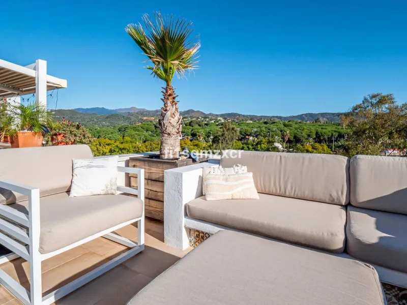 This unique corner penthouse with extraordinary views is located just a few minutes' walk from one of Marbella's most beautiful beaches, home to the best beach clubs, chiringuitos, and beach restaurants. The property has been completely redesigned and mod