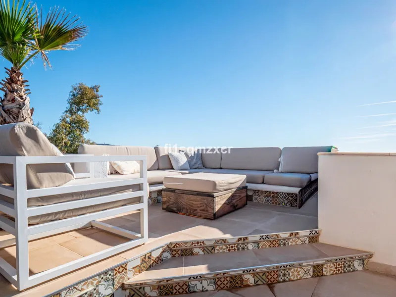 This unique corner penthouse with extraordinary views is located just a few minutes' walk from one of Marbella's most beautiful beaches, home to the best beach clubs, chiringuitos, and beach restaurants. The property has been completely redesigned and mod