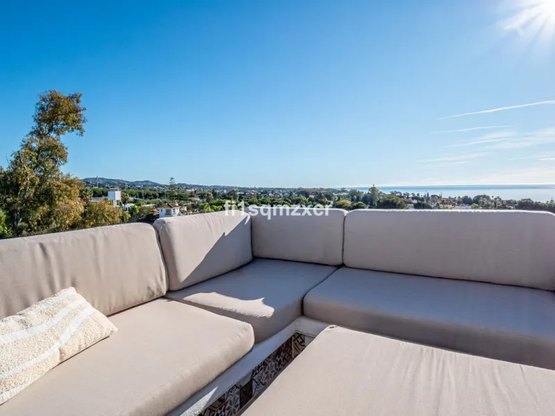 This unique corner penthouse with extraordinary views is located just a few minutes' walk from one of Marbella's most beautiful beaches, home to the best beach clubs, chiringuitos, and beach restaurants. The property has been completely redesigned and mod