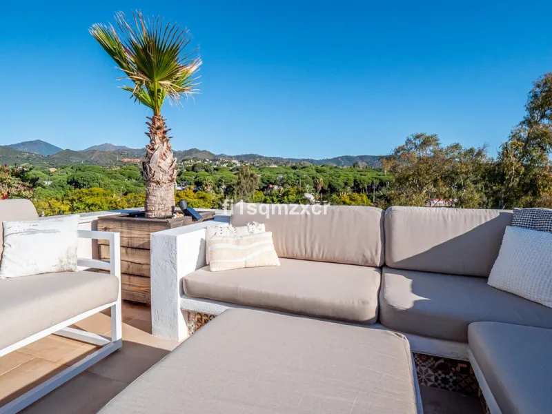 This unique corner penthouse with extraordinary views is located just a few minutes' walk from one of Marbella's most beautiful beaches, home to the best beach clubs, chiringuitos, and beach restaurants. The property has been completely redesigned and mod