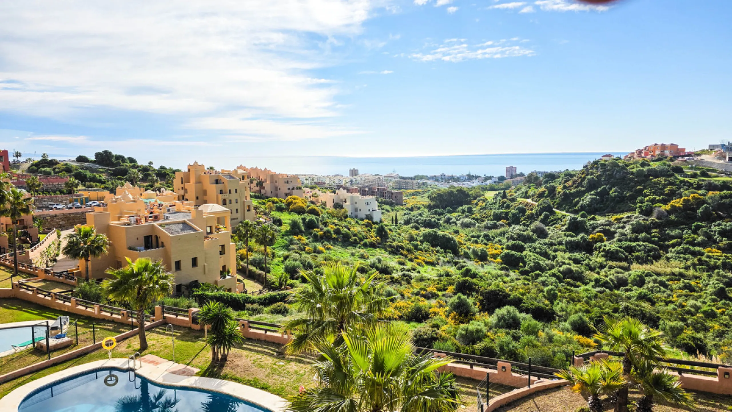 Ideally positioned on the frontline between San Luis de Sabinillas and La Duquesa, this well-presented apartment offers unobstructed panoramic sea views and a location that places both the beach and marina within easy walking distance. Set within a sought