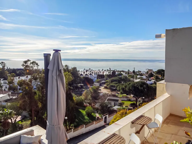 This unique corner penthouse with extraordinary views is located just a few minutes' walk from one of Marbella's most beautiful beaches, home to the best beach clubs, chiringuitos, and beach restaurants. The property has been completely redesigned and mod
