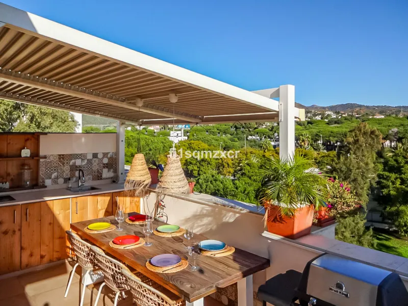 This unique corner penthouse with extraordinary views is located just a few minutes' walk from one of Marbella's most beautiful beaches, home to the best beach clubs, chiringuitos, and beach restaurants. The property has been completely redesigned and mod