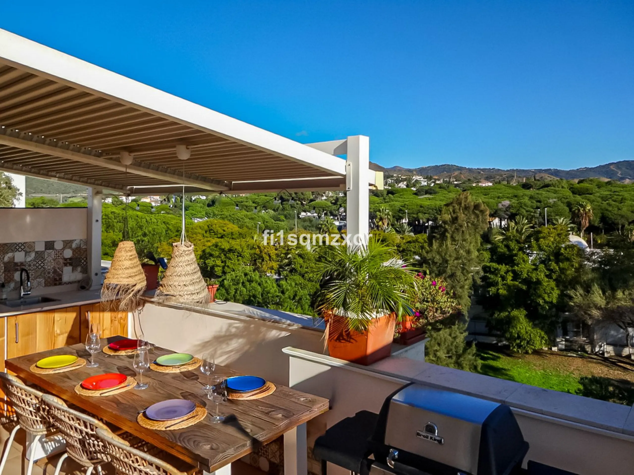 This unique corner penthouse with extraordinary views is located just a few minutes' walk from one of Marbella's most beautiful beaches, home to the best beach clubs, chiringuitos, and beach restaurants. The property has been completely redesigned and mod