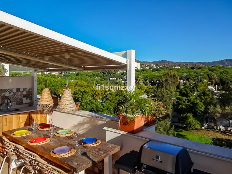This unique corner penthouse with extraordinary views is located just a few minutes' walk from one of Marbella's most beautiful beaches, home to the best beach clubs, chiringuitos, and beach restaurants. The property has been completely redesigned and mod