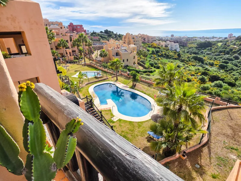 Ideally positioned on the frontline between San Luis de Sabinillas and La Duquesa, this well-presented apartment offers unobstructed panoramic sea views and a location that places both the beach and marina within easy walking distance. Set within a sought