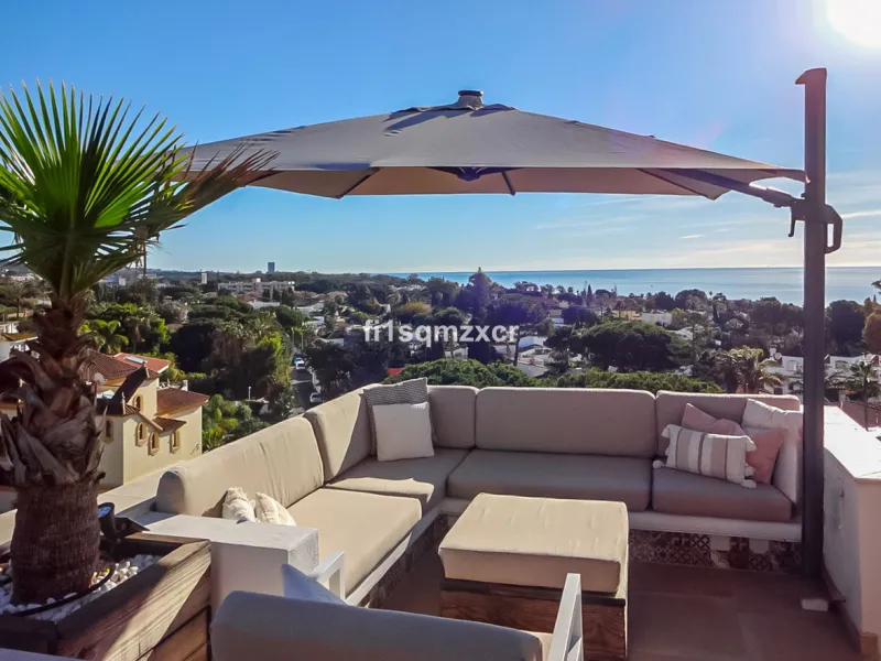 This unique corner penthouse with extraordinary views is located just a few minutes' walk from one of Marbella's most beautiful beaches, home to the best beach clubs, chiringuitos, and beach restaurants. The property has been completely redesigned and mod