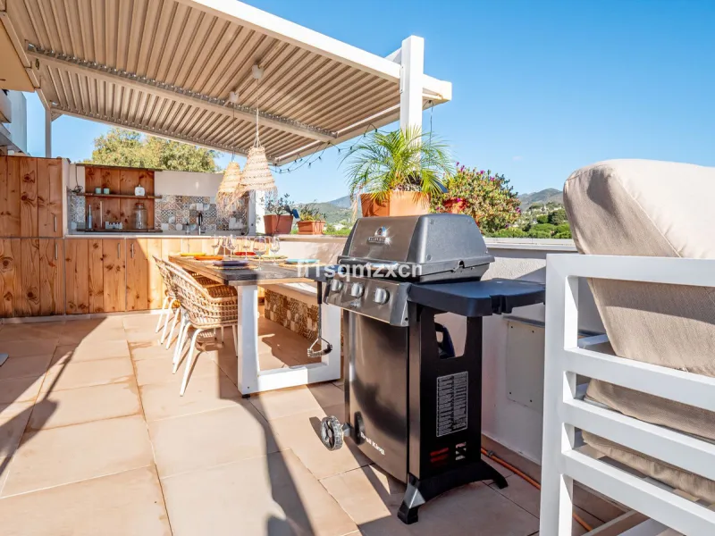 This unique corner penthouse with extraordinary views is located just a few minutes' walk from one of Marbella's most beautiful beaches, home to the best beach clubs, chiringuitos, and beach restaurants. The property has been completely redesigned and mod