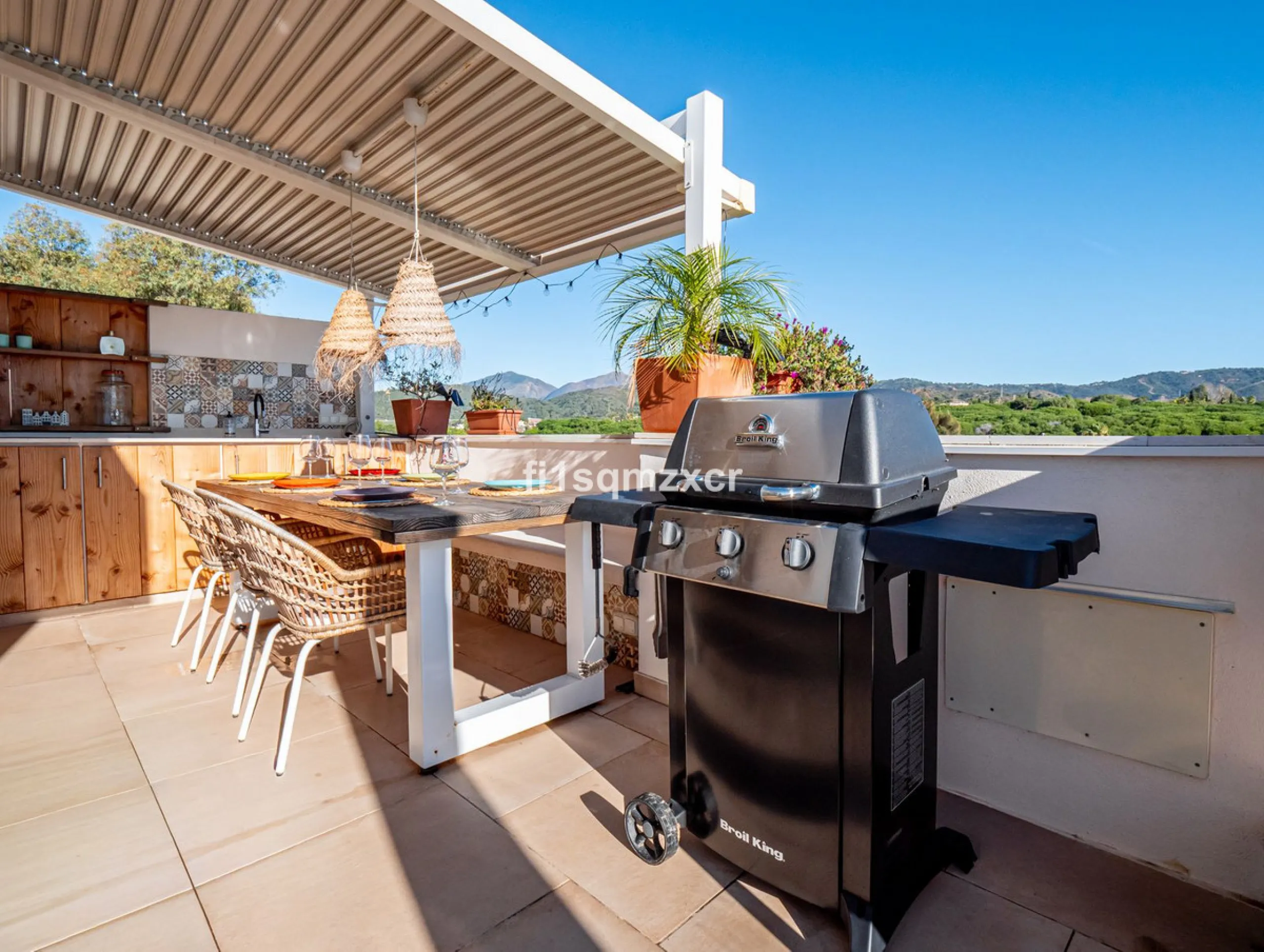 This unique corner penthouse with extraordinary views is located just a few minutes' walk from one of Marbella's most beautiful beaches, home to the best beach clubs, chiringuitos, and beach restaurants. The property has been completely redesigned and mod