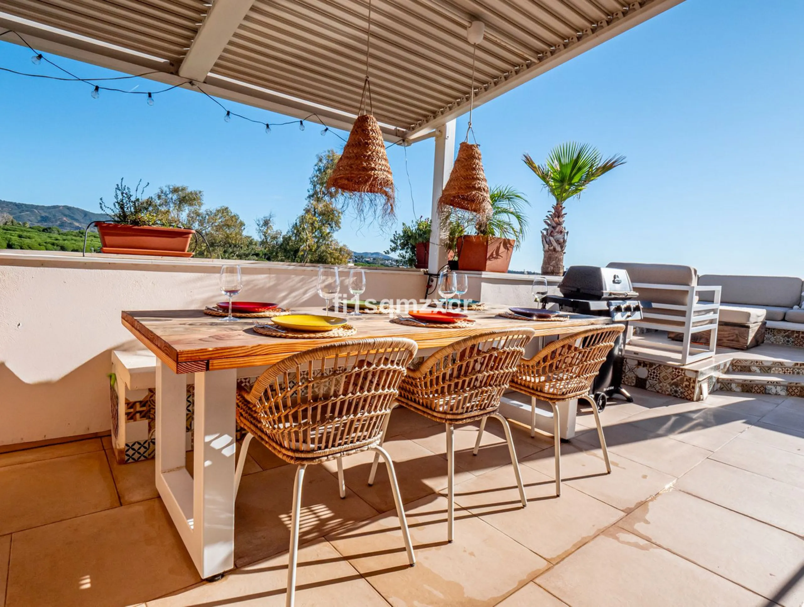 This unique corner penthouse with extraordinary views is located just a few minutes' walk from one of Marbella's most beautiful beaches, home to the best beach clubs, chiringuitos, and beach restaurants. The property has been completely redesigned and mod
