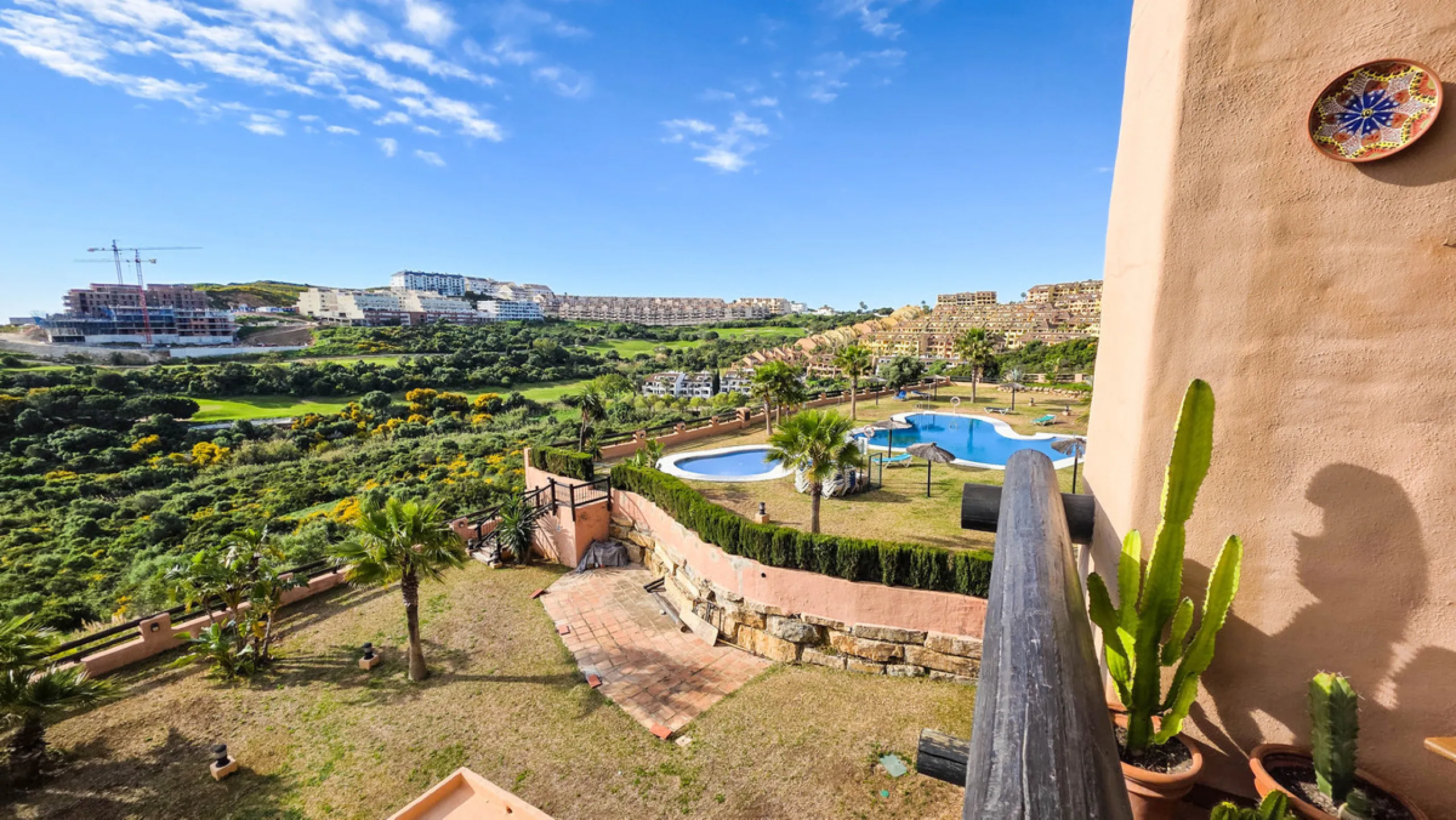 Ideally positioned on the frontline between San Luis de Sabinillas and La Duquesa, this well-presented apartment offers unobstructed panoramic sea views and a location that places both the beach and marina within easy walking distance. Set within a sought