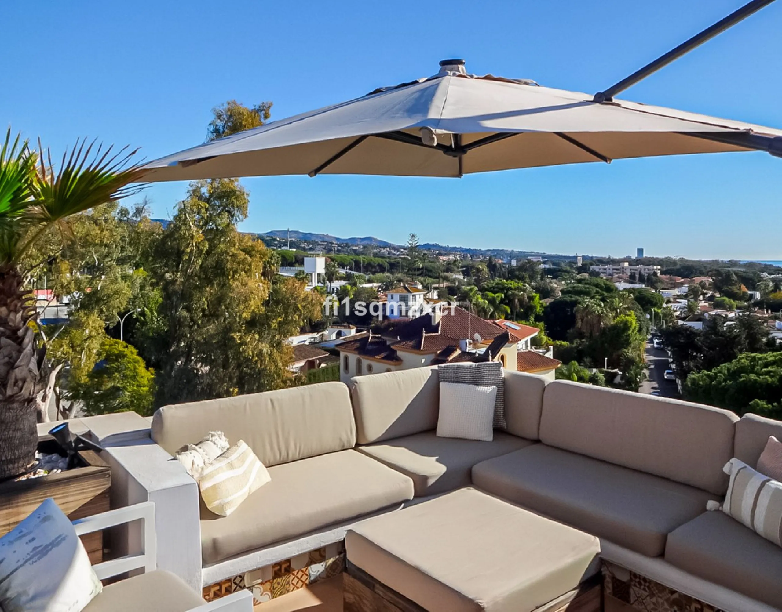 This unique corner penthouse with extraordinary views is located just a few minutes' walk from one of Marbella's most beautiful beaches, home to the best beach clubs, chiringuitos, and beach restaurants. The property has been completely redesigned and mod