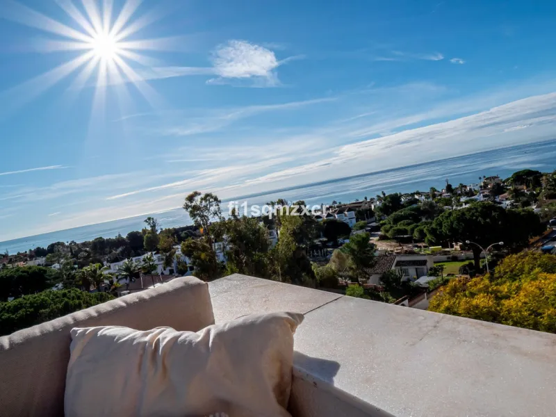This unique corner penthouse with extraordinary views is located just a few minutes' walk from one of Marbella's most beautiful beaches, home to the best beach clubs, chiringuitos, and beach restaurants. The property has been completely redesigned and mod