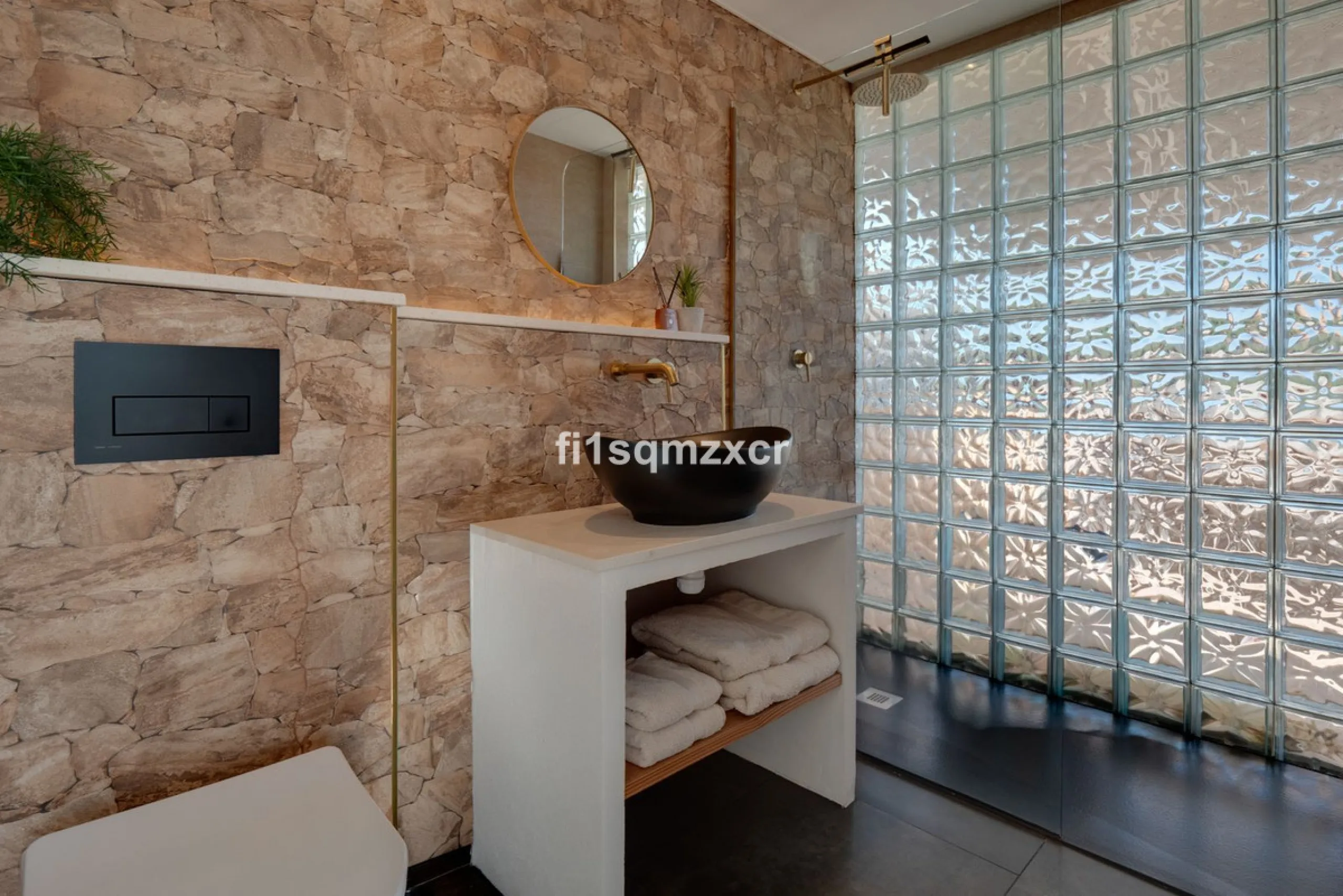 This unique corner penthouse with extraordinary views is located just a few minutes' walk from one of Marbella's most beautiful beaches, home to the best beach clubs, chiringuitos, and beach restaurants. The property has been completely redesigned and mod