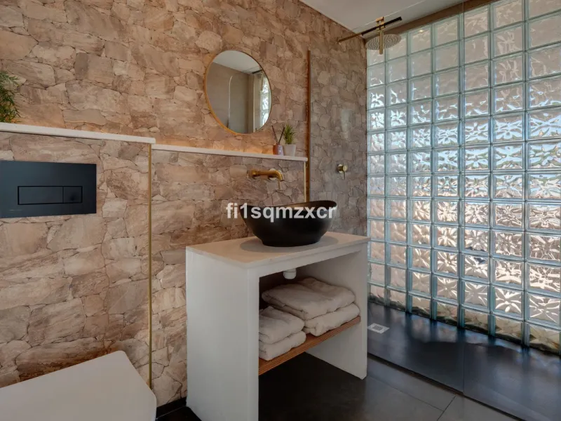 This unique corner penthouse with extraordinary views is located just a few minutes' walk from one of Marbella's most beautiful beaches, home to the best beach clubs, chiringuitos, and beach restaurants. The property has been completely redesigned and mod