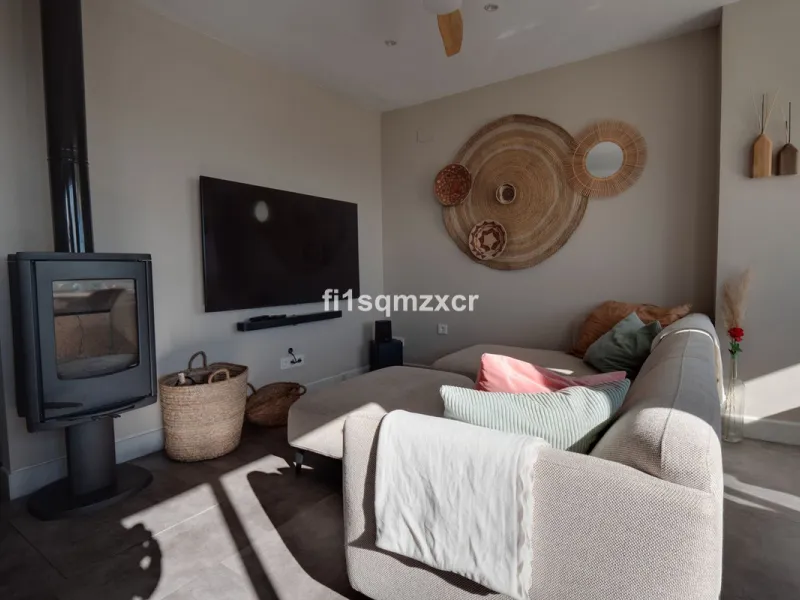 This unique corner penthouse with extraordinary views is located just a few minutes' walk from one of Marbella's most beautiful beaches, home to the best beach clubs, chiringuitos, and beach restaurants. The property has been completely redesigned and mod