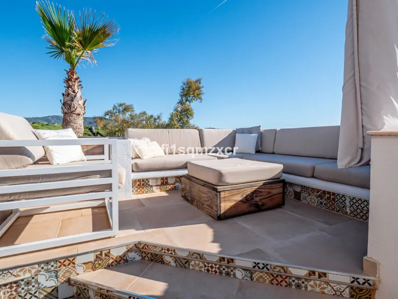 This unique corner penthouse with extraordinary views is located just a few minutes' walk from one of Marbella's most beautiful beaches, home to the best beach clubs, chiringuitos, and beach restaurants. The property has been completely redesigned and mod