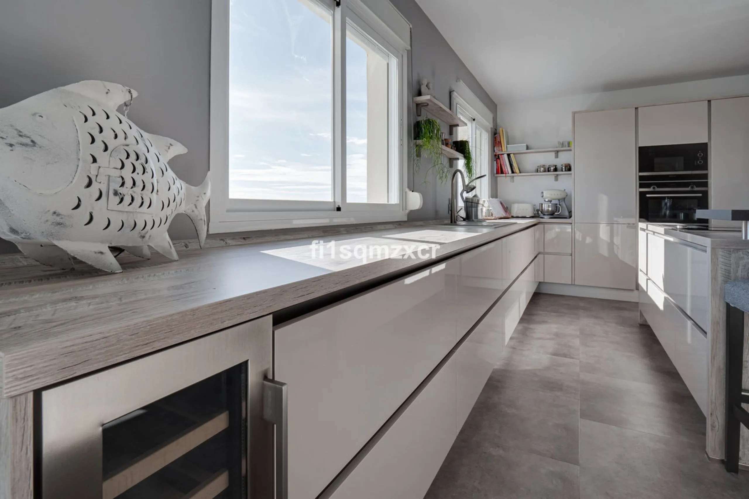 This unique corner penthouse with extraordinary views is located just a few minutes' walk from one of Marbella's most beautiful beaches, home to the best beach clubs, chiringuitos, and beach restaurants. The property has been completely redesigned and mod