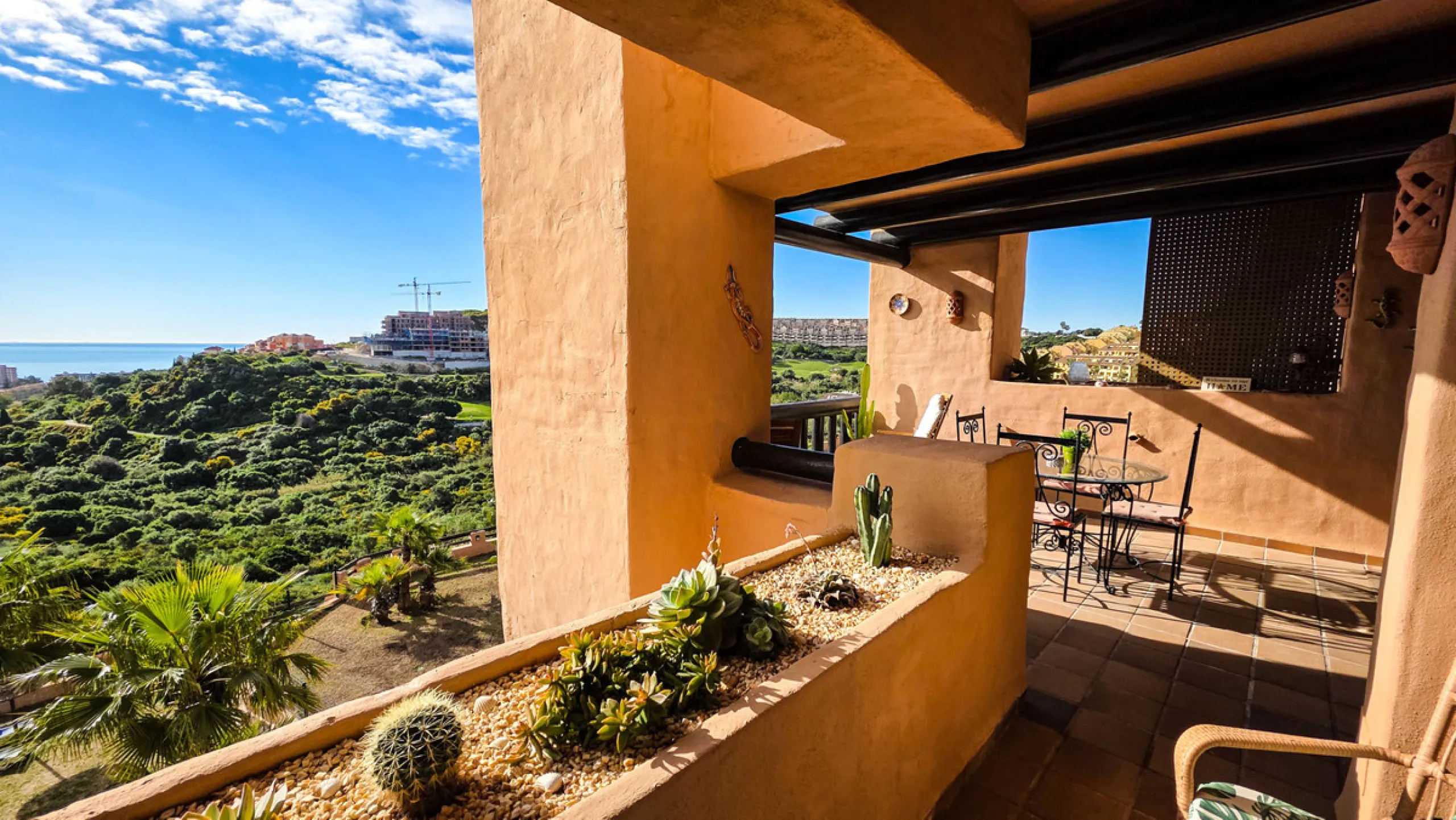 Ideally positioned on the frontline between San Luis de Sabinillas and La Duquesa, this well-presented apartment offers unobstructed panoramic sea views and a location that places both the beach and marina within easy walking distance. Set within a sought