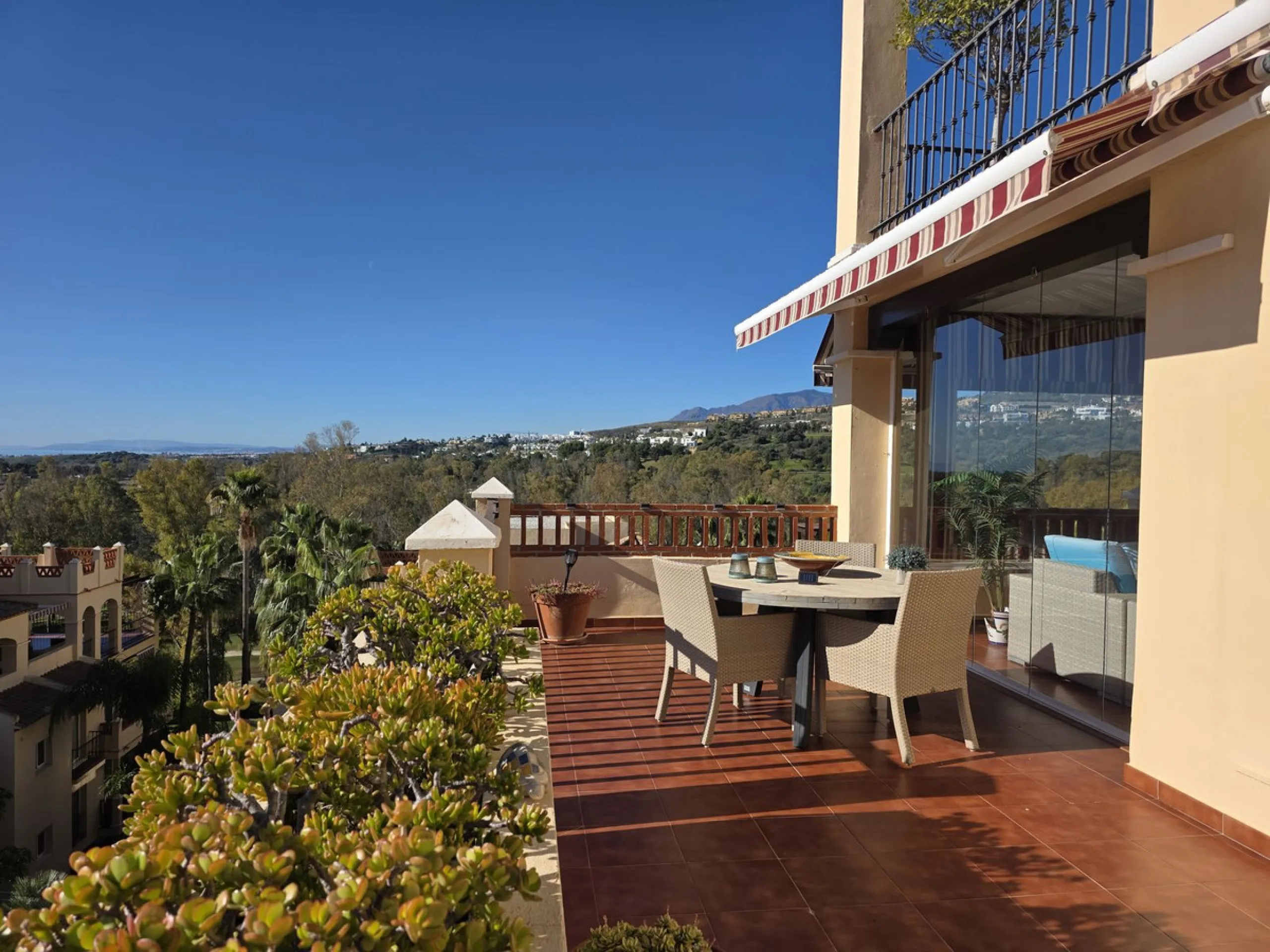 This beautiful apartment is the epitome of Marbella living: bright, spacious, plenty of outdoor space, 5 star resort amenities and stunning views. This corner apartment offers the most sensational views across the coastline and surrounding mountainside fr