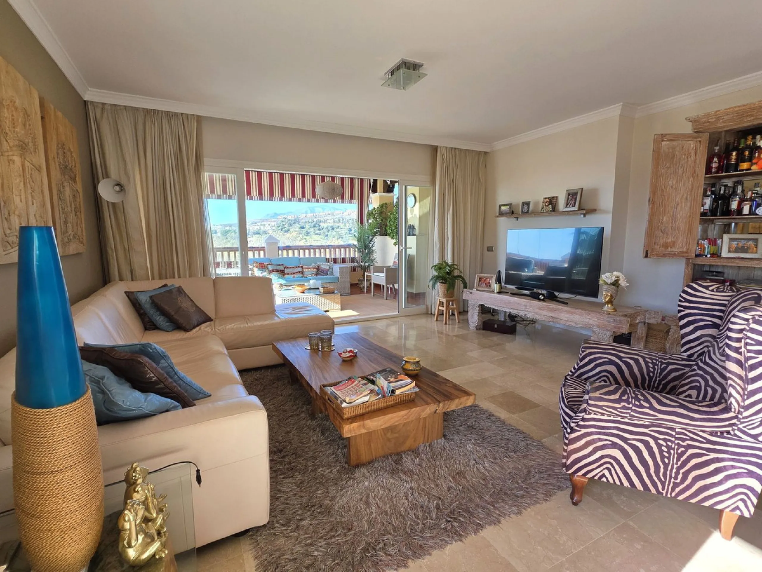 This beautiful apartment is the epitome of Marbella living: bright, spacious, plenty of outdoor space, 5 star resort amenities and stunning views. This corner apartment offers the most sensational views across the coastline and surrounding mountainside fr