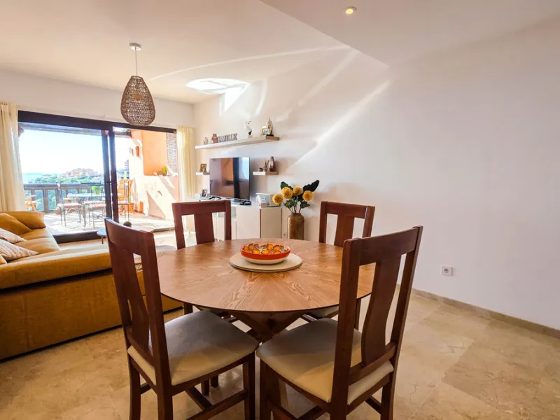 Ideally positioned on the frontline between San Luis de Sabinillas and La Duquesa, this well-presented apartment offers unobstructed panoramic sea views and a location that places both the beach and marina within easy walking distance. Set within a sought