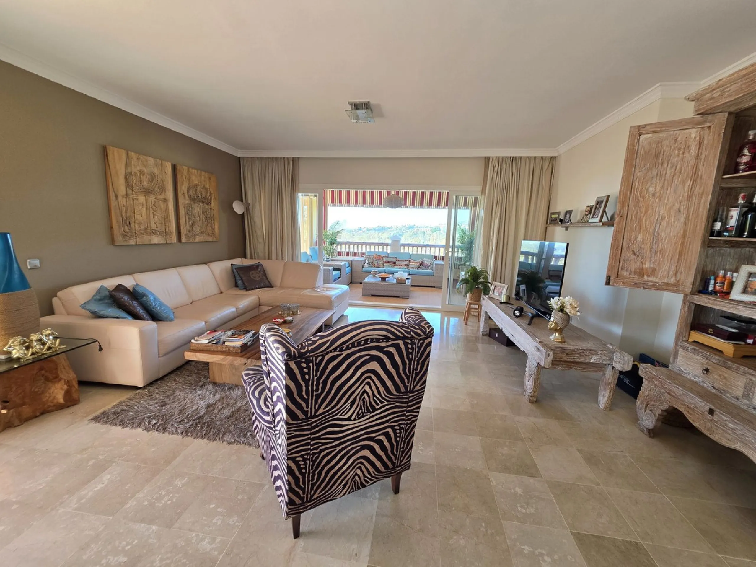 This beautiful apartment is the epitome of Marbella living: bright, spacious, plenty of outdoor space, 5 star resort amenities and stunning views. This corner apartment offers the most sensational views across the coastline and surrounding mountainside fr