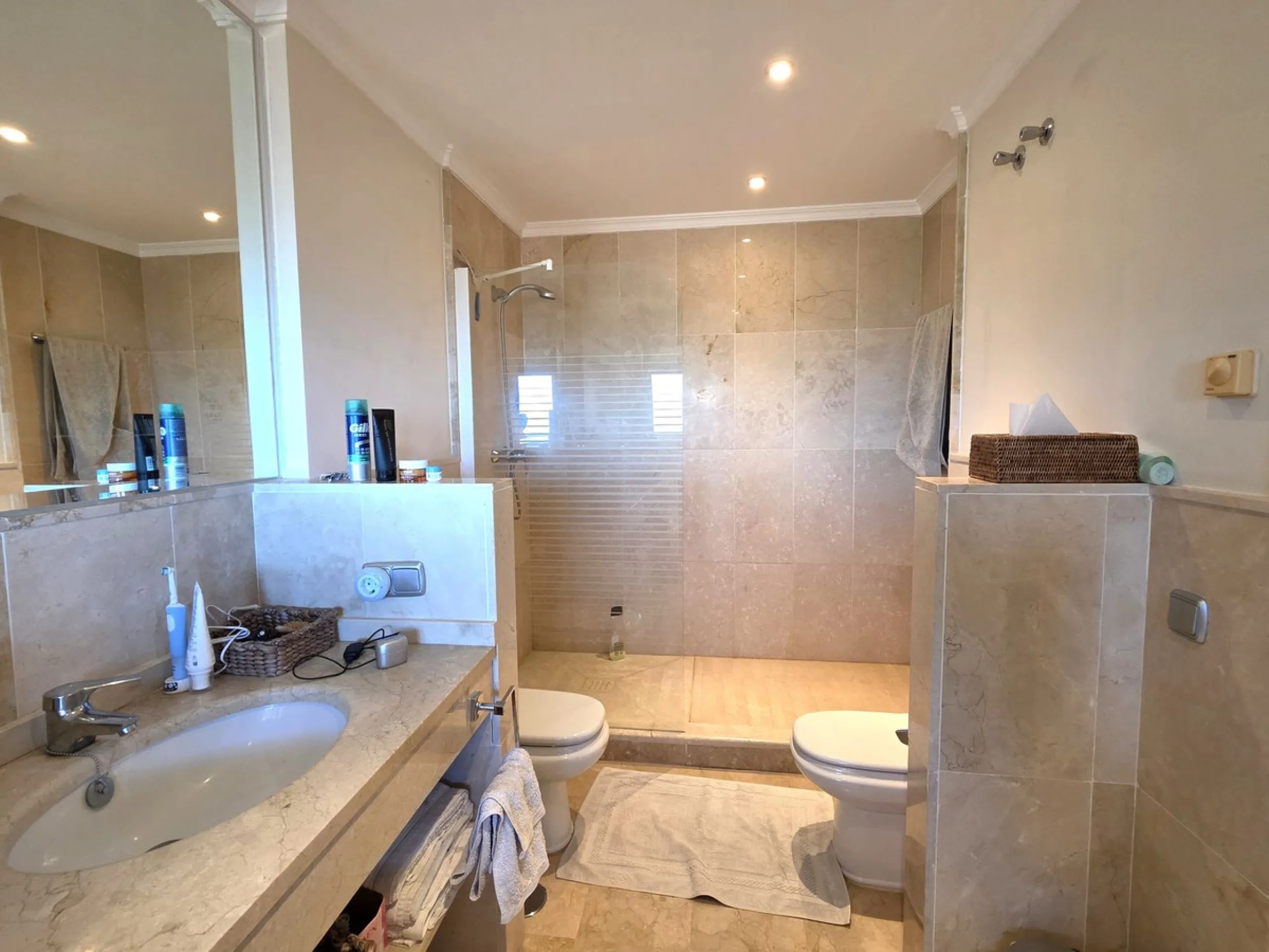 This beautiful apartment is the epitome of Marbella living: bright, spacious, plenty of outdoor space, 5 star resort amenities and stunning views. This corner apartment offers the most sensational views across the coastline and surrounding mountainside fr